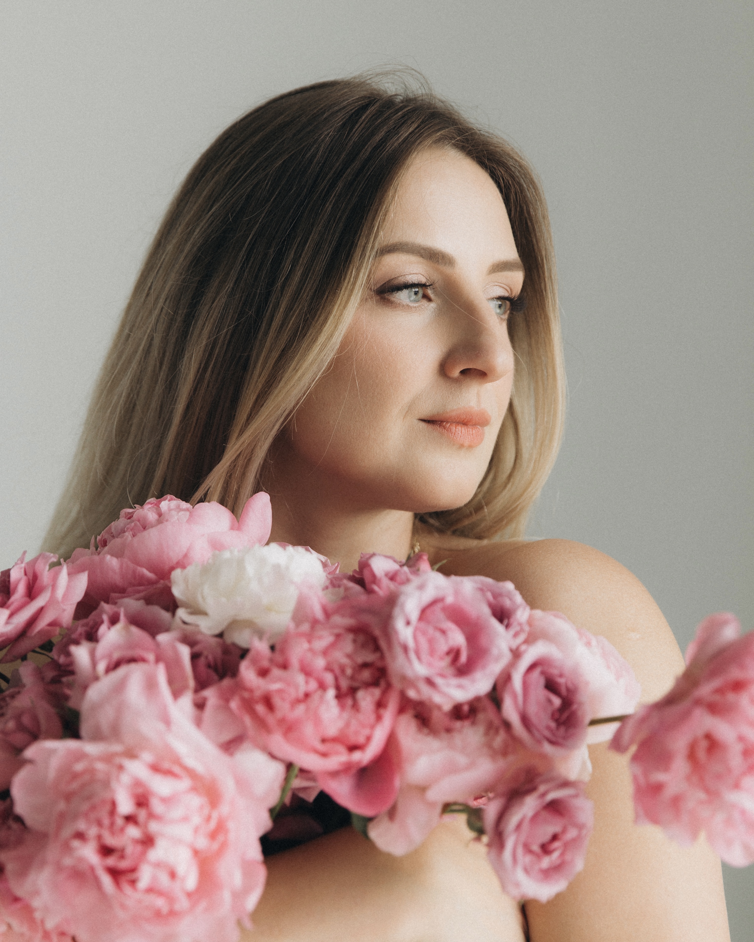 Maison Rose founder holding pink peonies and roses